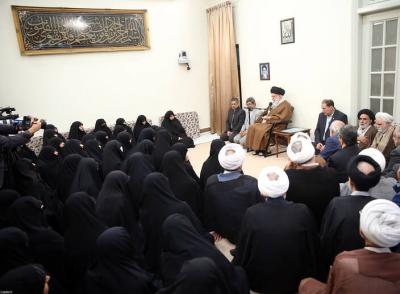 عکس دیدار اعضای "جامعة الزهراء" با رهبر انقلاب