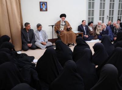 عکس دیدار اعضای "جامعة الزهراء" با رهبر انقلاب