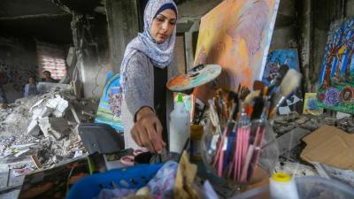 نقاشی زن فلسطین در میان ویرانی 