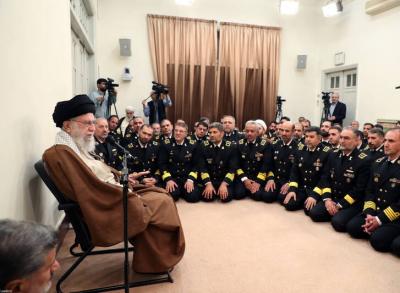 عکس جمعی از فرماندهان نیروی دریایی ارتش با رهبر انقلاب