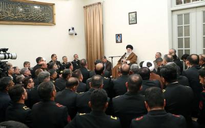 عکس جمعی از فرماندهان نیروی دریایی ارتش با رهبر انقلاب