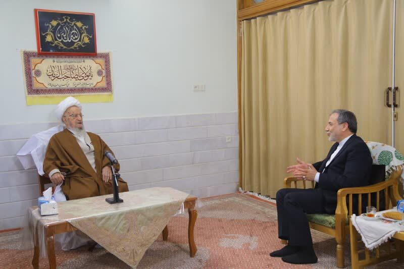 دیدار وزیر خارجه با آیت الله مکارم