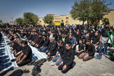 عکس/ عزاداری ظهر عاشورا در شیراز 