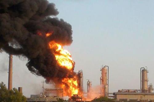 آتش‌سوزی سنگین کارخانه روغن نباتی در نیشابور 