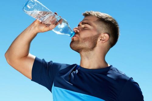  نوشیدن روزانه چقدر آب برای بدن مفید است؟
