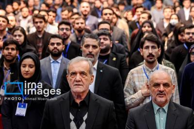 حاشیه‌هایی از مراسم روز دانشجو با حضور پزشکیان 