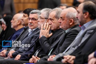 حاشیه‌هایی از مراسم روز دانشجو با حضور پزشکیان 