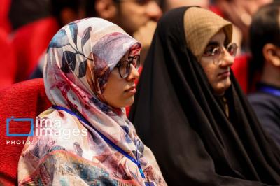 حاشیه‌هایی از مراسم روز دانشجو با حضور پزشکیان 