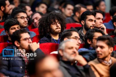 حاشیه‌هایی از مراسم روز دانشجو با حضور پزشکیان 