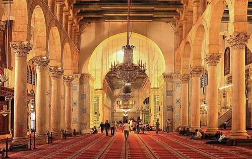 اقامه نماز شکر برای سقوط حکومت بشار اسد 