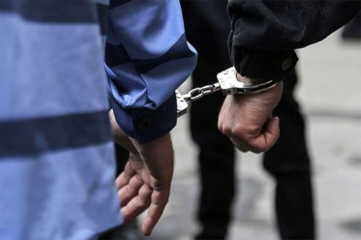 دستنبد پلیس بر دستان سارق به عنف منزل و کشف طلاجات