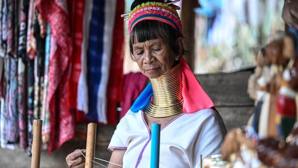  زنان گردن زرافه‌ای