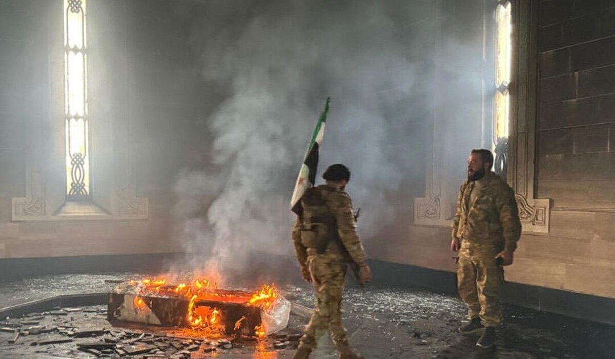 لحظات سوختن قبر حافظ اسد 
