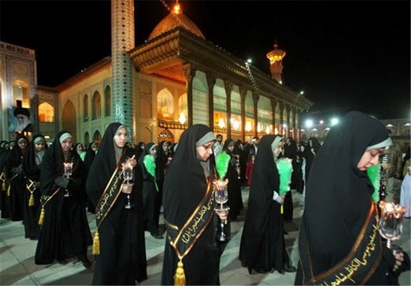 مراسم لاله‌گردانی در شاهچراغ برگزار شد