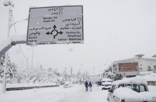 تصاویری از شدت بارش برف در آملِ مازندران شب گذشته