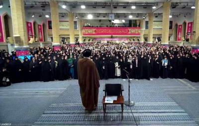 دیدار جمعی از بانوان با رهبر انقلاب / عکس