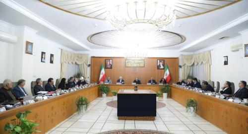 اصرار بر دور زدن قانون مجلس یعنی خودکامگی در دولت