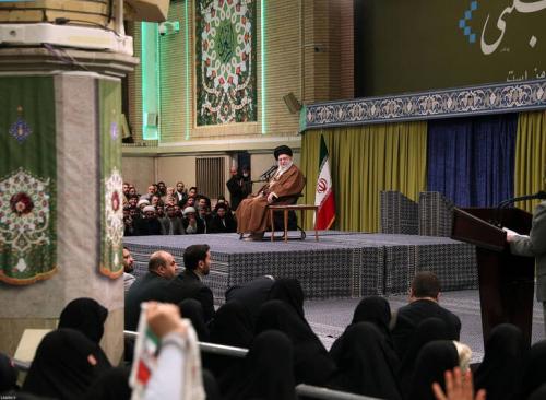 یمن می‌جنگد چون با ایمان است /اگر روزی بخواهیم اقدام بکنیم احتیاجی به نیروی نیابتی نداریم/ سربرآوردن یک مجموعه شرافتمند و قوی در سوریه اتفاق خواهد افتاد + عکس و فیلم