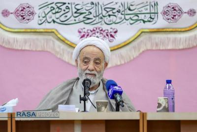 تجلیل از محسن قرائتی روی ویلچر 
