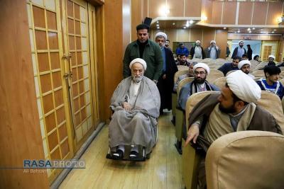 تجلیل از محسن قرائتی روی ویلچر 