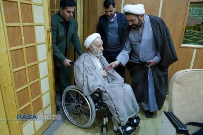 تجلیل از محسن قرائتی روی ویلچر 