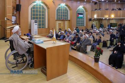 تجلیل از محسن قرائتی روی ویلچر 