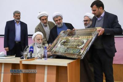 تجلیل از محسن قرائتی روی ویلچر 