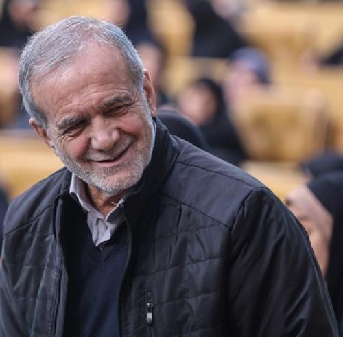 دیدار پزشکیان با خانواده ۳ شهید بجنوردی