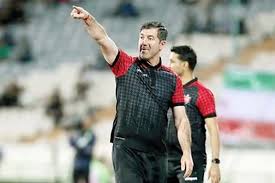 نظرات جالب درباره ماندن کریم باقری در پرسپولیس 