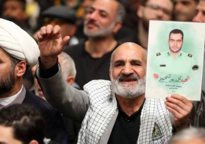 تصاویر رهبر انقلاب در مراسم سالگرد شهادت سردار دل ها