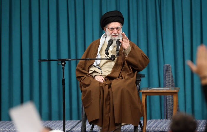 تصاویر رهبر انقلاب در مراسم سالگرد شهادت سردار دل ها