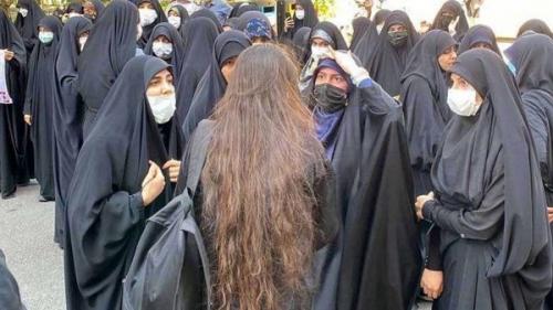 کشف حجاب و چالش‌های هویتی عمیقی که ایجاد کرد+عکس