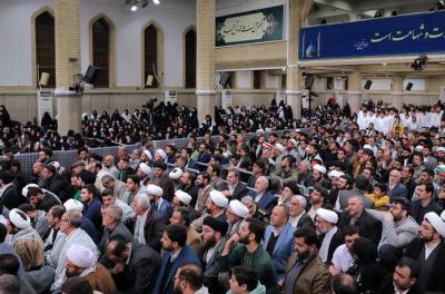 تصاویر دیدار هزاران نفر از مردم قم با رهبر انقلاب