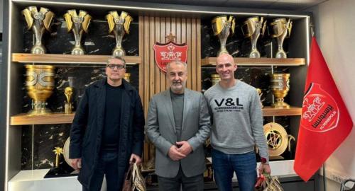 پرسپولیس قرارداد نجومی را تکذیب نکرد