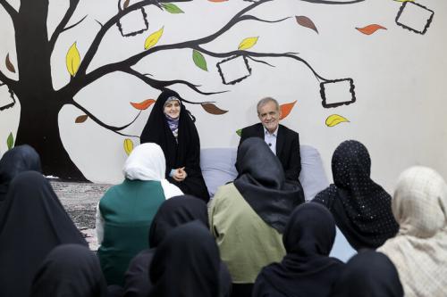رئیس جمهور از دو مرکز نگهداری کودکان و نوجوانان بی‌سرپرست بازدیدکرد