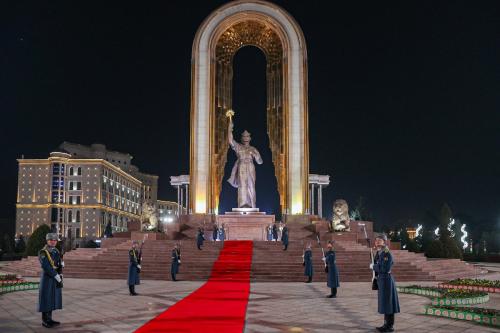 ادای احترام پزشکیان به پادشاه سلسله سامانیان در تاجیکستان 