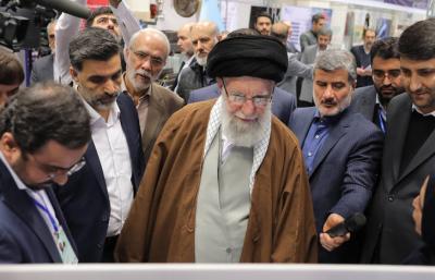  بازدید رهبر انقلاب از نمایشگاه دستاوردها /عکس