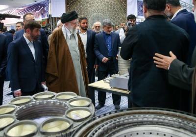  بازدید رهبر انقلاب از نمایشگاه دستاوردها /عکس