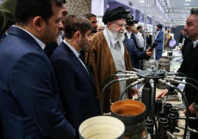  بازدید رهبر انقلاب از نمایشگاه دستاوردها /عکس