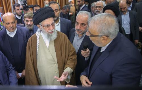 بازدید رهبر انقلاب از نمایشگاه پیشگامان پیشرفت / فیلم