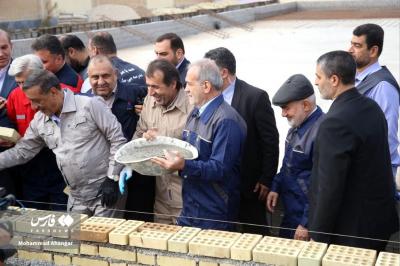 پزشکیان  مشغول ساخت مدرسه در اهواز 