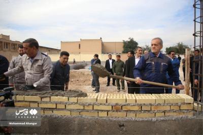 پزشکیان  مشغول ساخت مدرسه در اهواز 