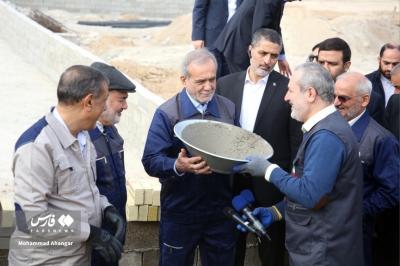 پزشکیان  مشغول ساخت مدرسه در اهواز 