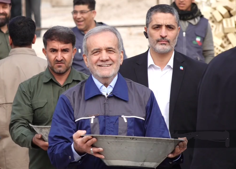 پزشکیان  مشغول ساخت مدرسه در اهواز 