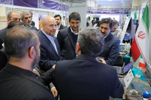 بازدید قالیباف از نمایشگاه پیشگامان پیشرفت