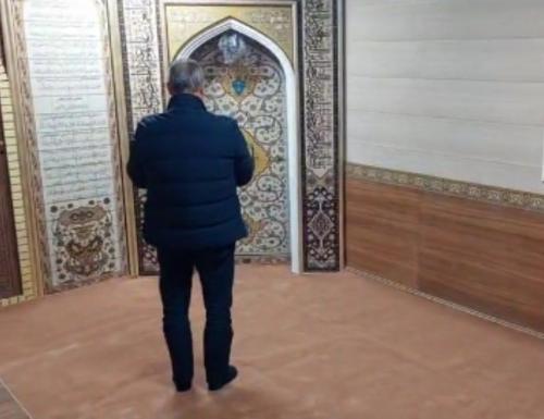 نماز خواندن کارتال، سرمربی پرسپولیس 