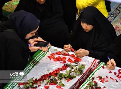 وداع با پیکر شهدا در مسجد جامع خرمشهر