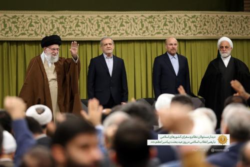 دیدار مسئولان ، نمایندگان کشورهای اسلامی و اقشار  مردم با رهبر  انقلاب