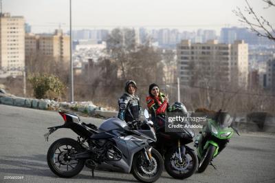 آموزشی بدلکاری به زنان در ایران /عکس