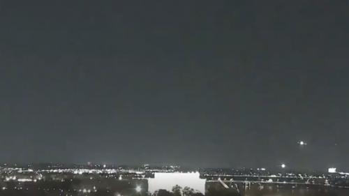 سقوط هواپیما مسافربری در مجاورت فرودگاه ریگان در آمریکا 